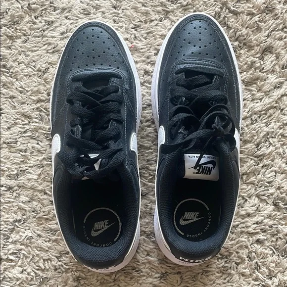 Nike | Shoes | Nike Black And White Minimalist Sneakers  display picture 1